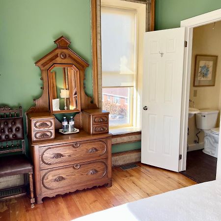 Отель The Woodbridge House Kingsville Экстерьер фото