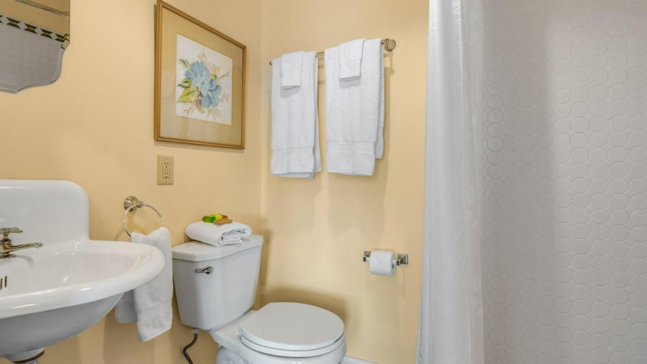 Отель The Woodbridge House Kingsville Экстерьер фото