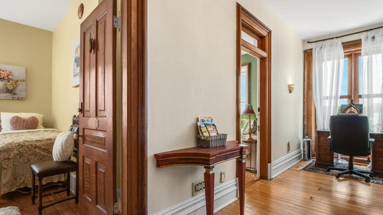 Отель The Woodbridge House Kingsville Экстерьер фото