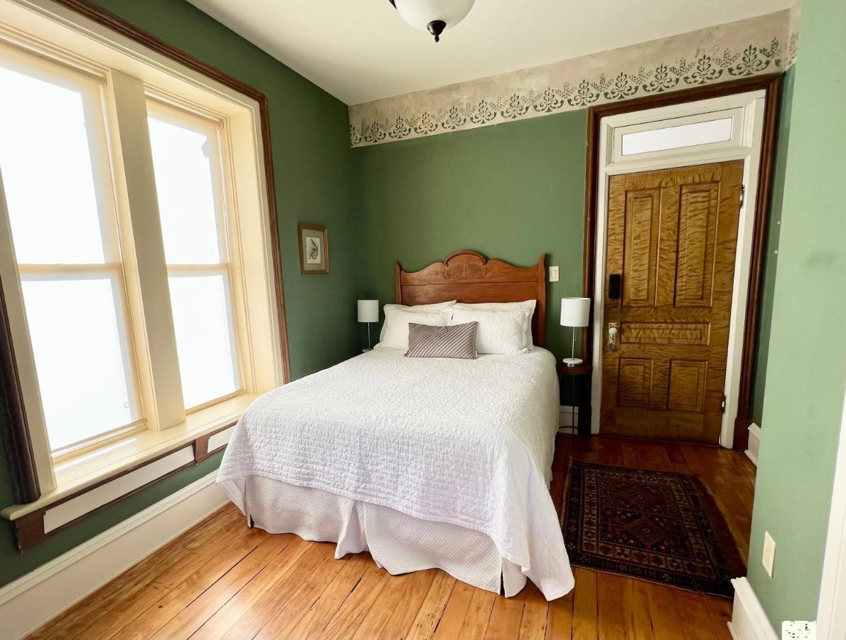 Отель The Woodbridge House Kingsville Экстерьер фото