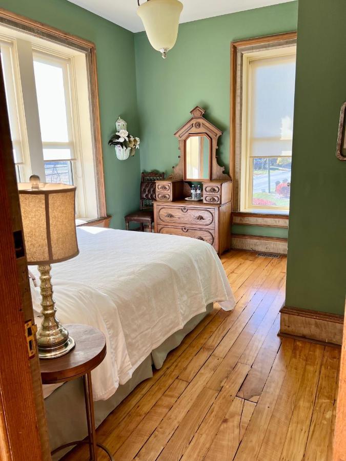 Отель The Woodbridge House Kingsville Экстерьер фото