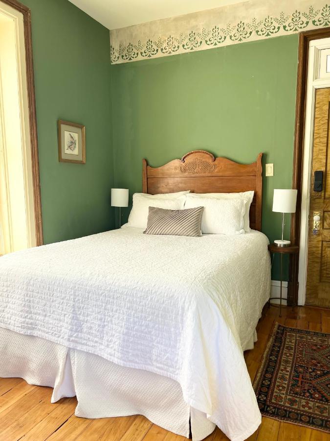 Отель The Woodbridge House Kingsville Экстерьер фото
