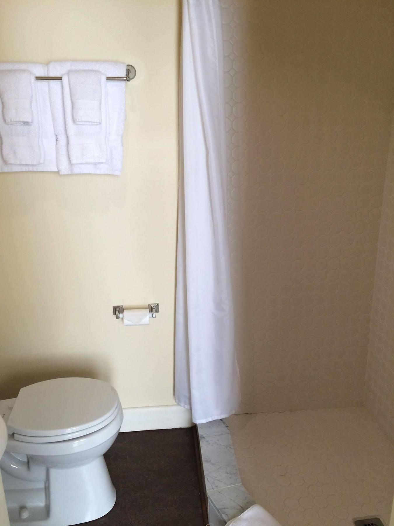Отель The Woodbridge House Kingsville Экстерьер фото